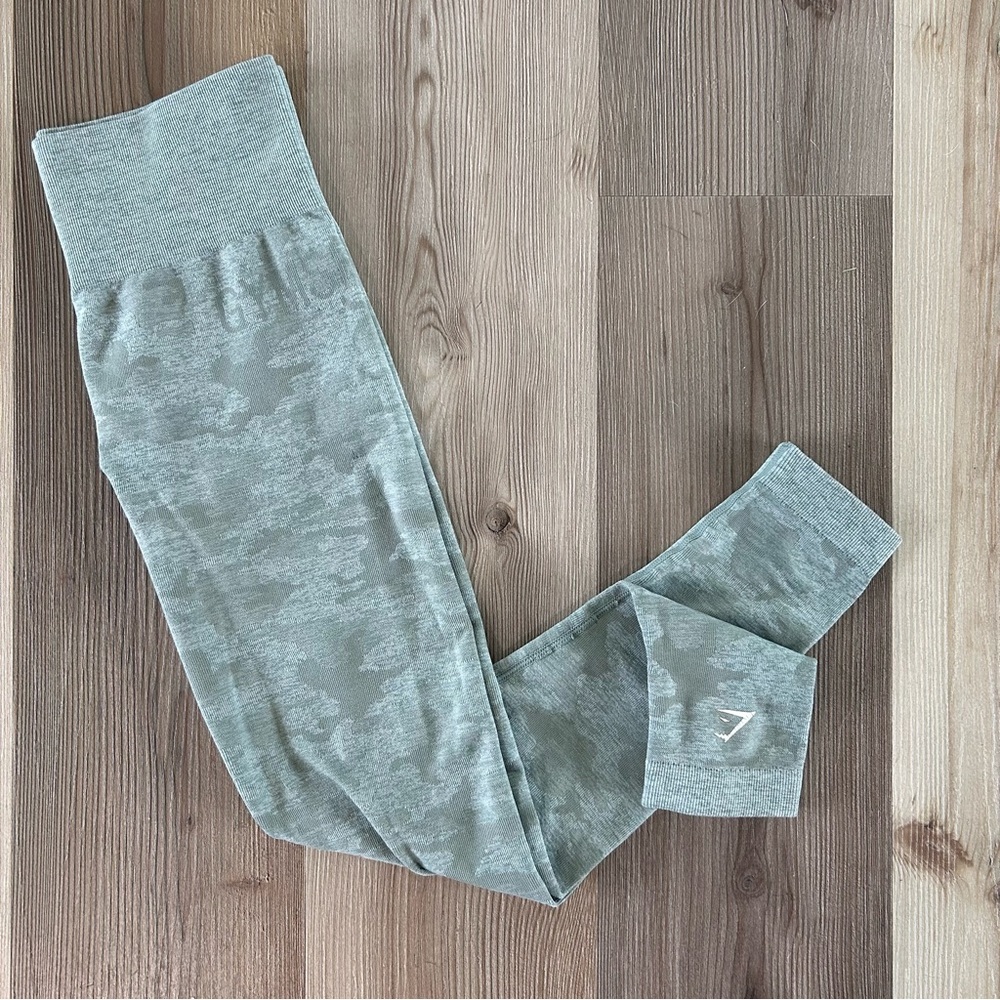 Gymshark Adapt green camo seamless butt scrunch leggings small